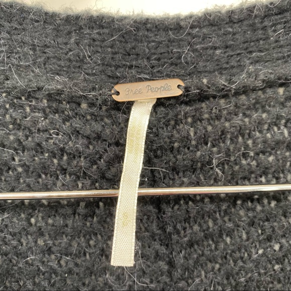 Free People Dark Gray Wool Blend V-Neck Sweater Size Small - Picture 2 of 4